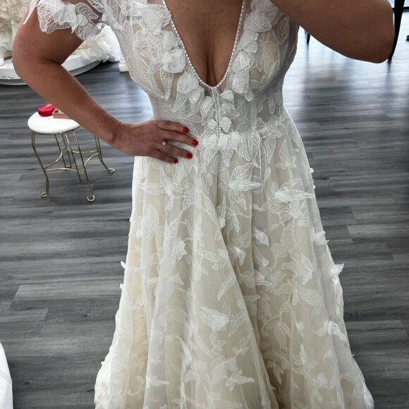 Pallas Couture Emilie Wedding Dress - Picture 4 of 16